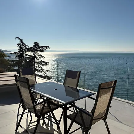 Seaside Apartment Trieste